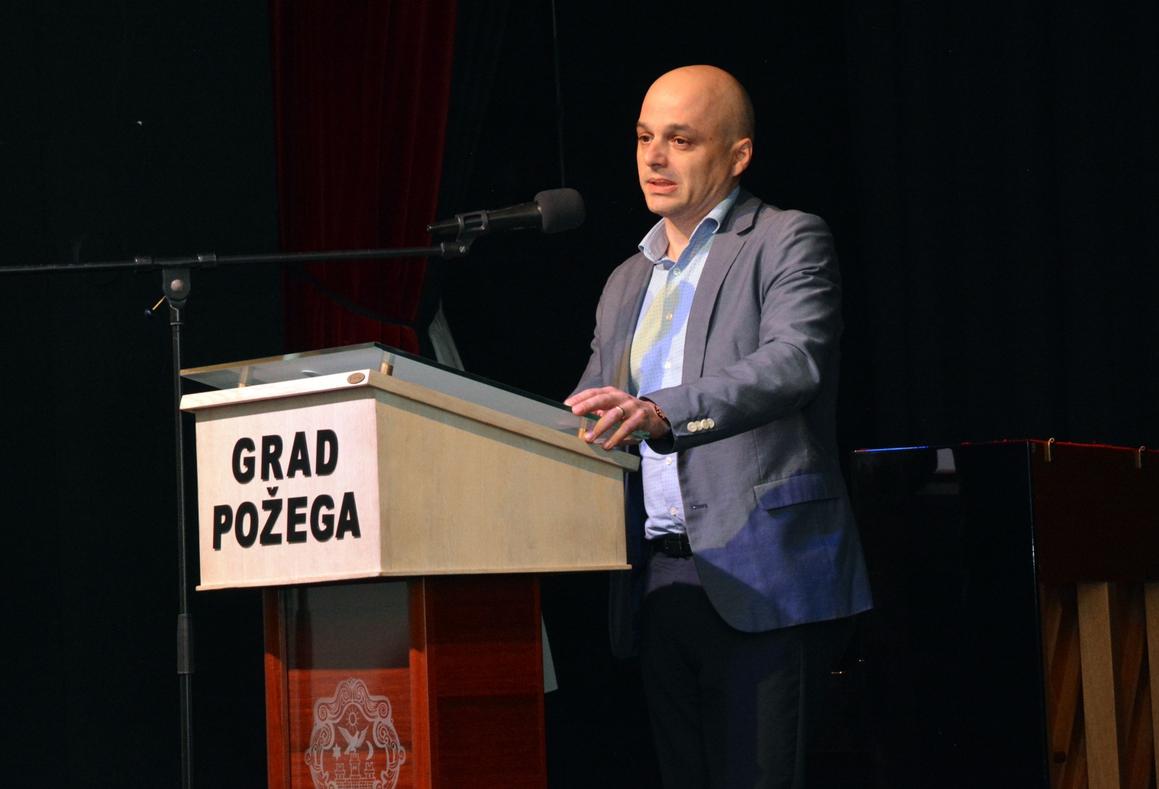 Puljašić: Veseli da se mladi žele baviti politikom