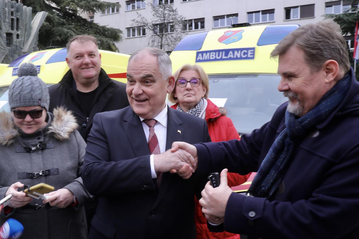 Župan Boban uručio ključeve 11 novih vozila hitne medicine
