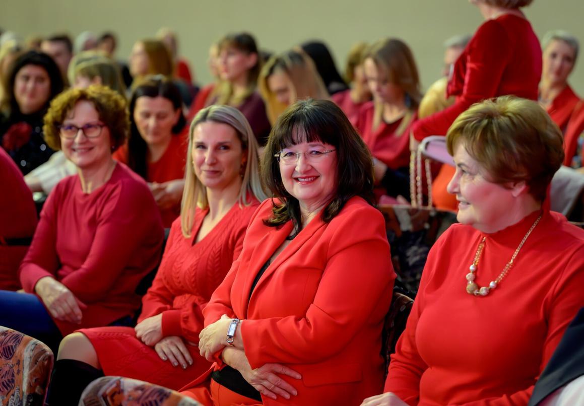 Crvenim i žutim haljinama protiv moždanog i raka vrata maternice