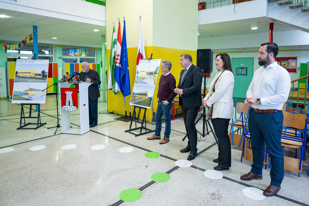 Obilježavanju početka radova nazočili su samoborska gradonačelnica Petra Škrobot, njezin zamjenik Petar Burić, ravnatelj škole Igor Matijašić, predsjednik Gradskog vijeća Miran Šoić i predstavnik izvođača radova Mihael Prah