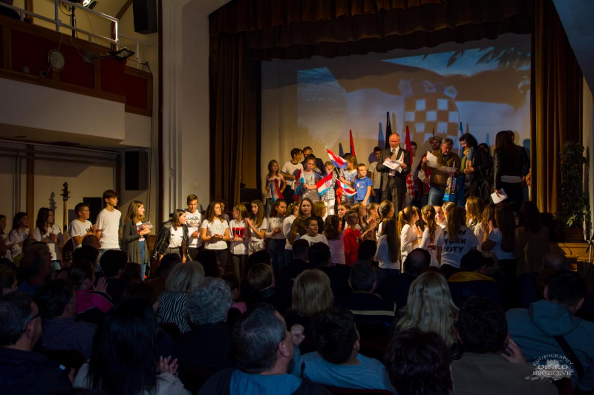 Predstava o Vukovaru razgalila srca u gradu podno Nehaja
