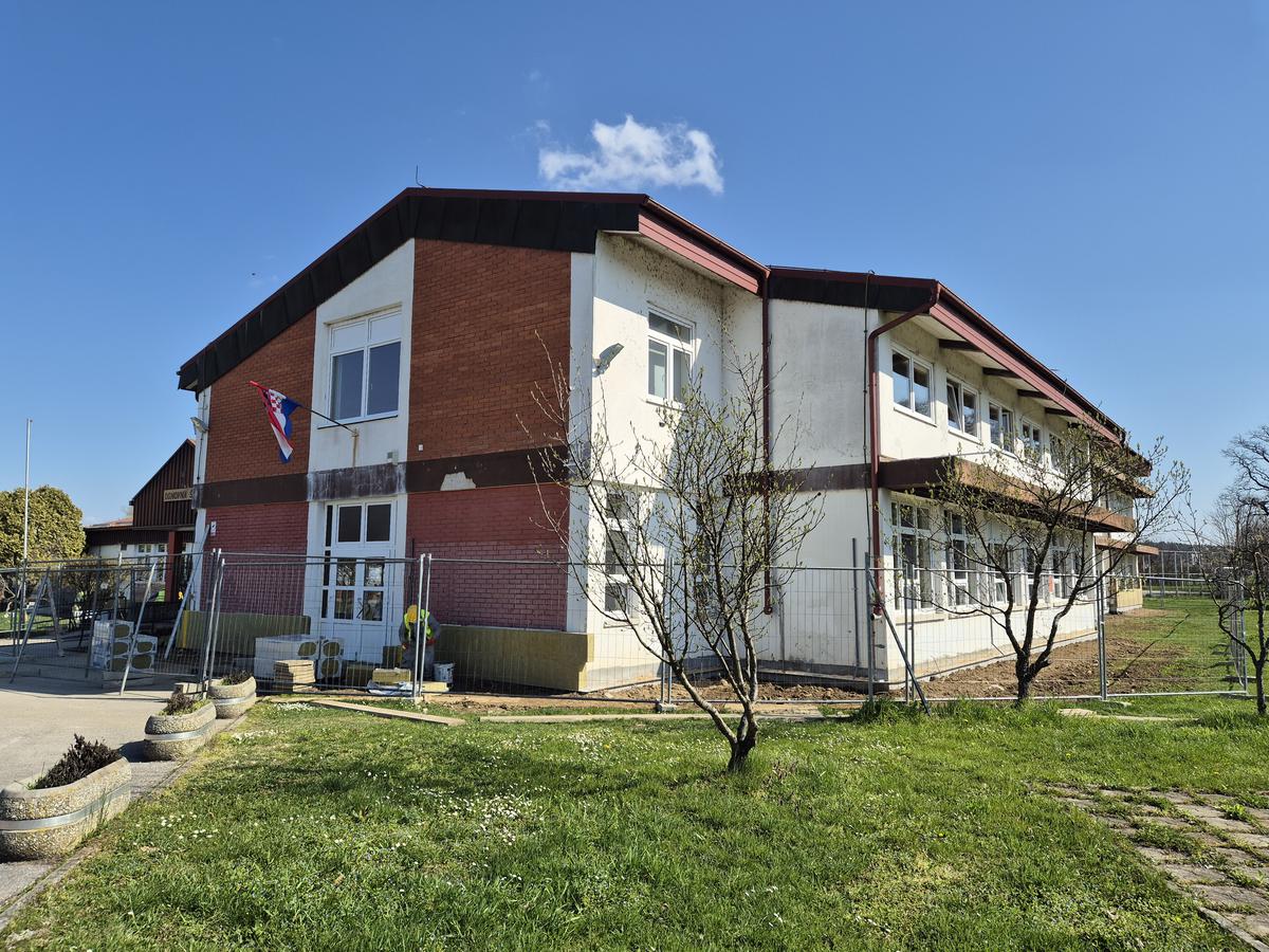 Zdanje je staro više od pola stoljeća, a i na listi je za dogradnju