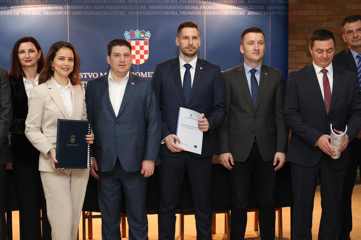 Programom je predviđena nabava 206 autobusa na struju za 17 gradova i općina, kazao je Butković, a Osijek ih dobiva 19