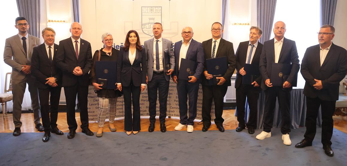Uručena najviša javna priznanja Osječko-baranjske županije