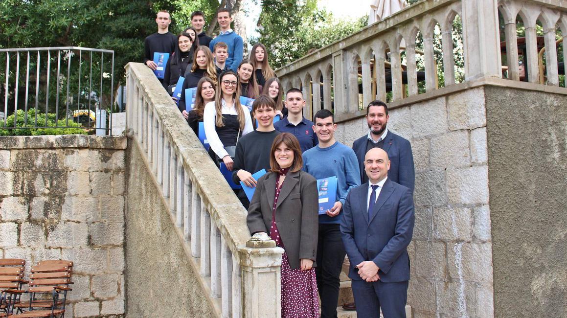 Stipendije darovitima i svima koji se obrazuju za deficitarna zanimanja