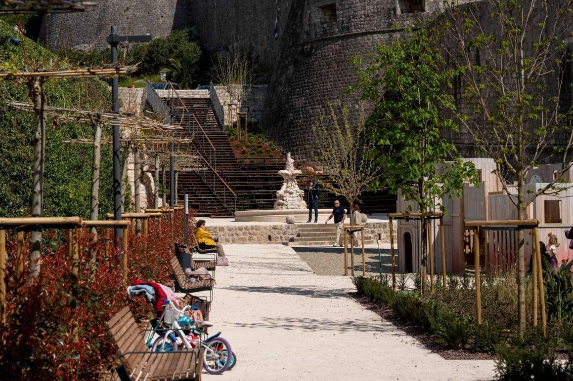 Park u Pilama dobio i dječje igralište oblikovano poput povijesne jezgre