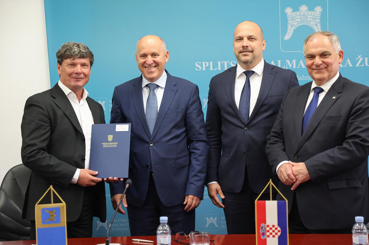 POTPISANE su tri odluke za projekte razvoja u Splitsko-dalmatinskoj županiji u vrijednosti od 125.000 eura
