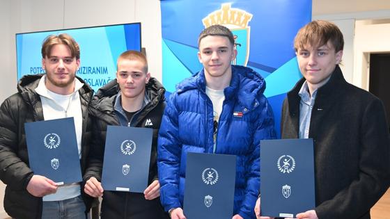 storyeditor/2026-01-01/smz_b_slager_sportasi.jfif