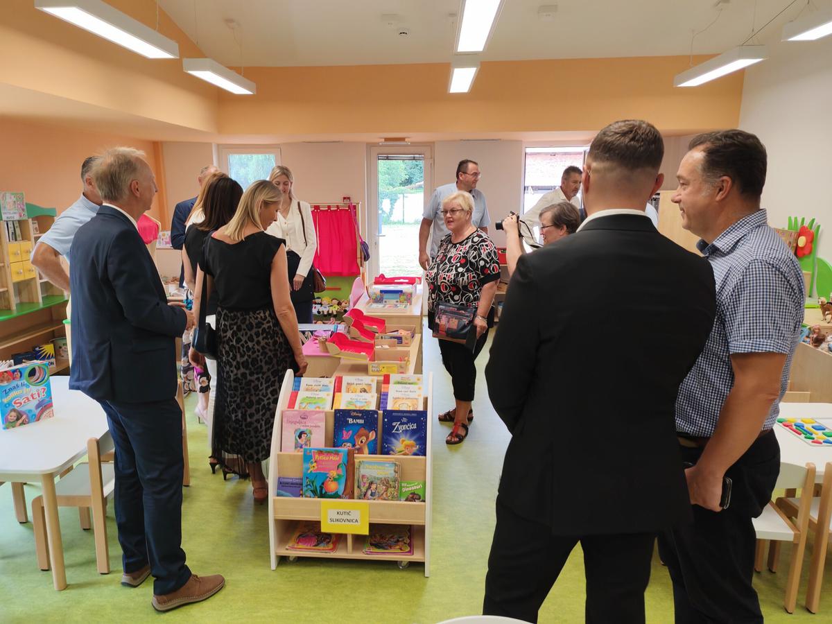 Gradnja vrtića "Sunce" naš je odgovor na potrebe roditelja i djece. Povećali smo kapacitete, podigli standarde i stvorili pretpostavke da Kutina bude grad u kojem se obitelji osjećaju sigurno i podržano – rekao je gradonačelnik