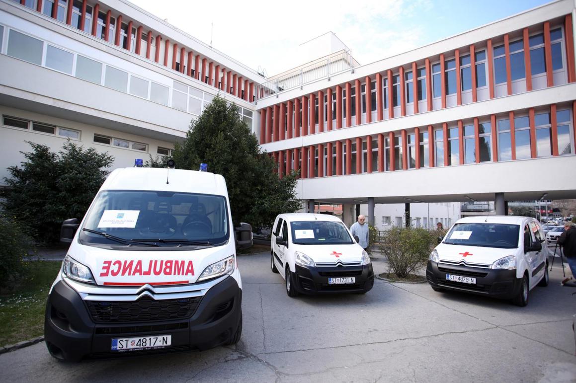 Županija bolnici donirala tri vozila vrijedna pola milijuna kuna