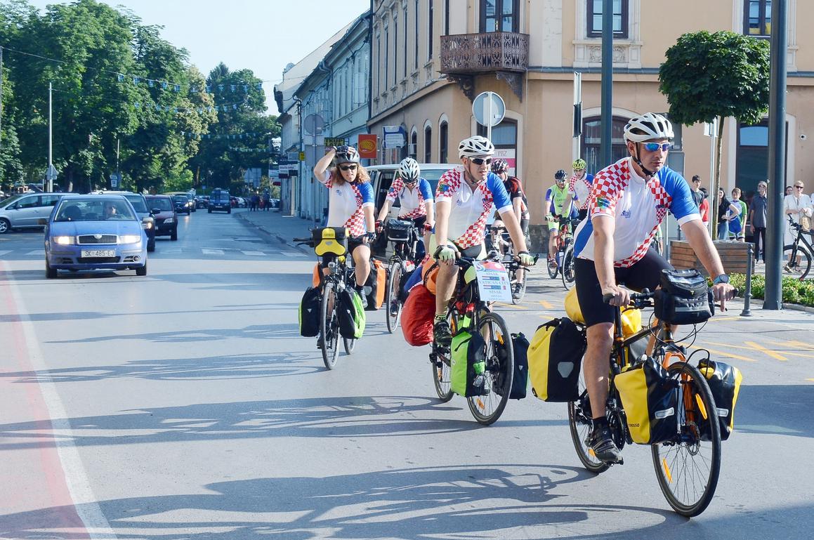 Šestero biciklista krenulo u Vatikan na put dugačak 1865 kilometara