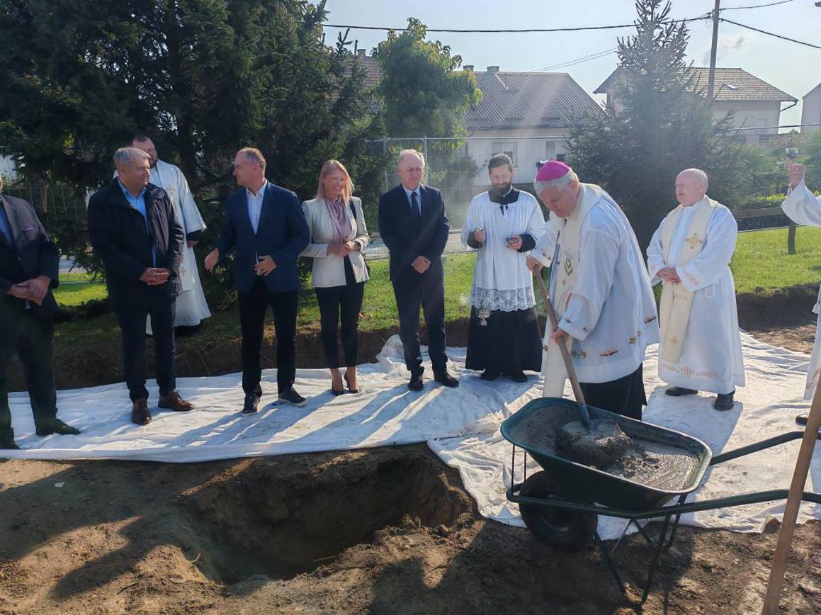 Kamen temeljac za Pastoralni centar brata Ivana Bonifacija Pavletića
