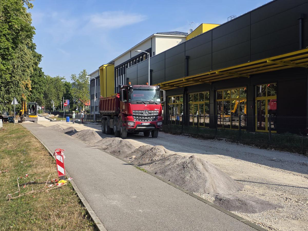 Adaptira se i plato Centra za mlade Bunker, a dio Gotovčeve, ispred ulaza u OŠ Bogumila Tonija, bit će pretvoren u zonu bez vozila