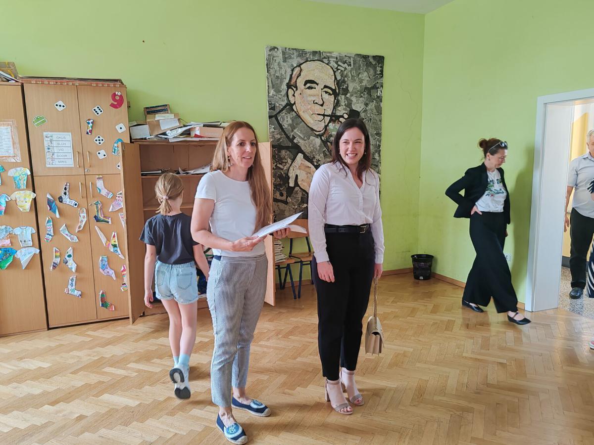 storyeditor/2025-06-13/cazma_gradonacelnica_u_posjeti_OS_cazma.jpg Tijekom primopredaje potpisani su i službeni zapisnici te izvješće o fiskalnoj odgovornosti