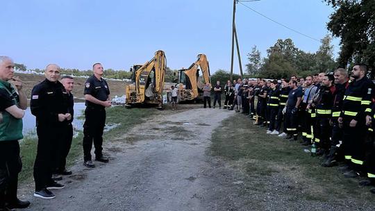 ZA SUDJELOVANJE u obrani od poplava župan Ivan Anušić zahvalio je operativnim službama, Hrvatskim vodama, gradovima i općinama, kao i udrugama i samim građanima