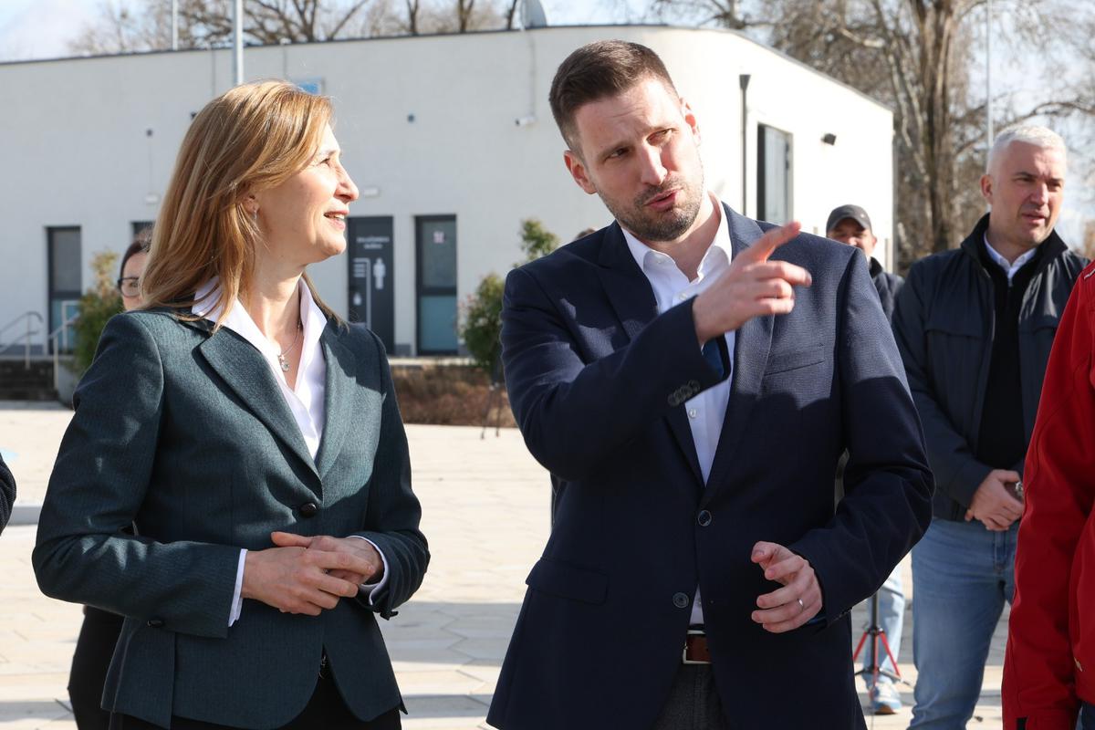 Radove u kompleksu obišli su gradonačelnik Ivan Radić i ministrica regionalnoga razvoja i fondova Europske unije Nataša Mikuš Žigman