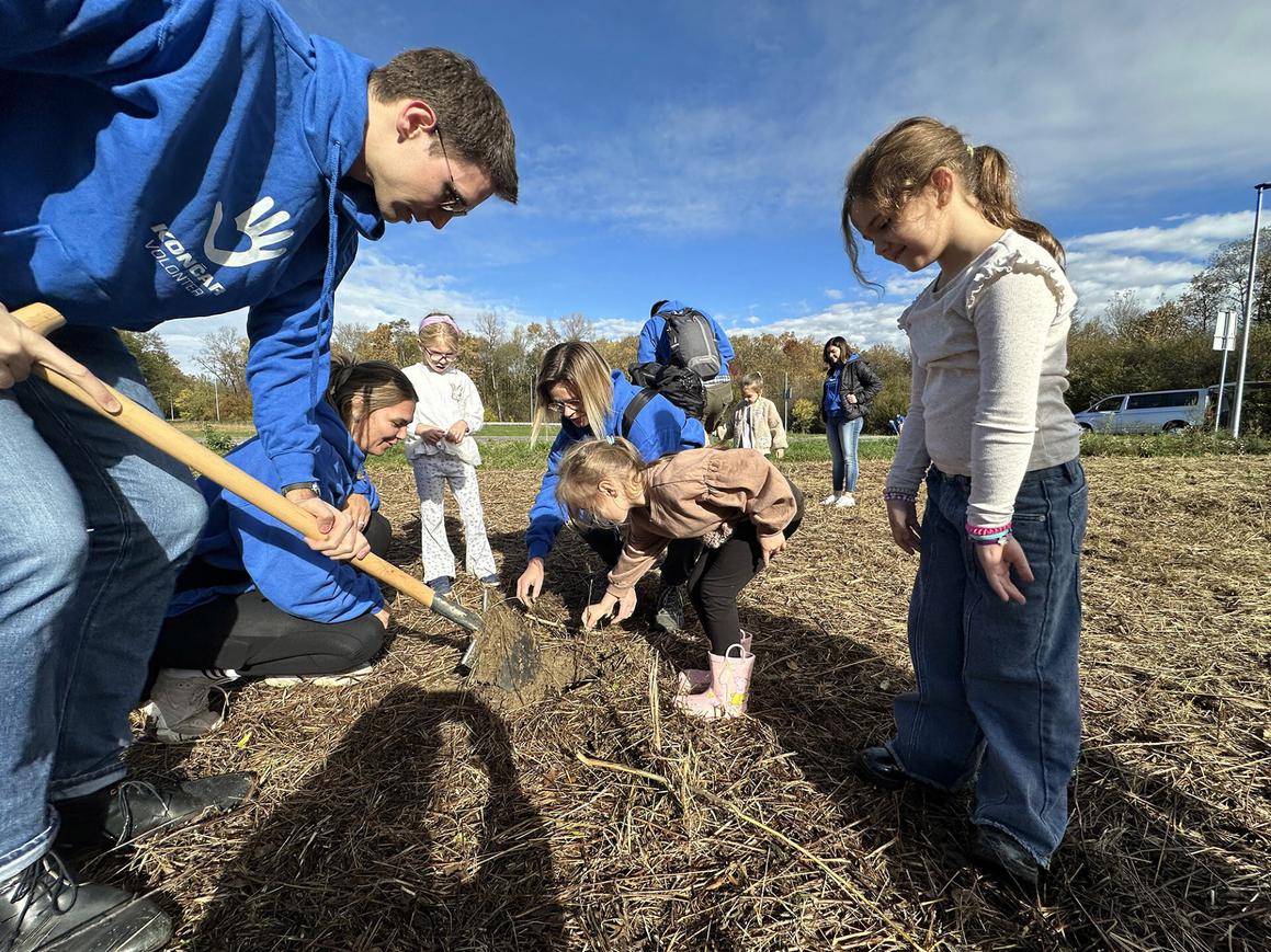 Djelatnici Končara i mališani iz vrtića u velikoj akciji pošumljavanja
