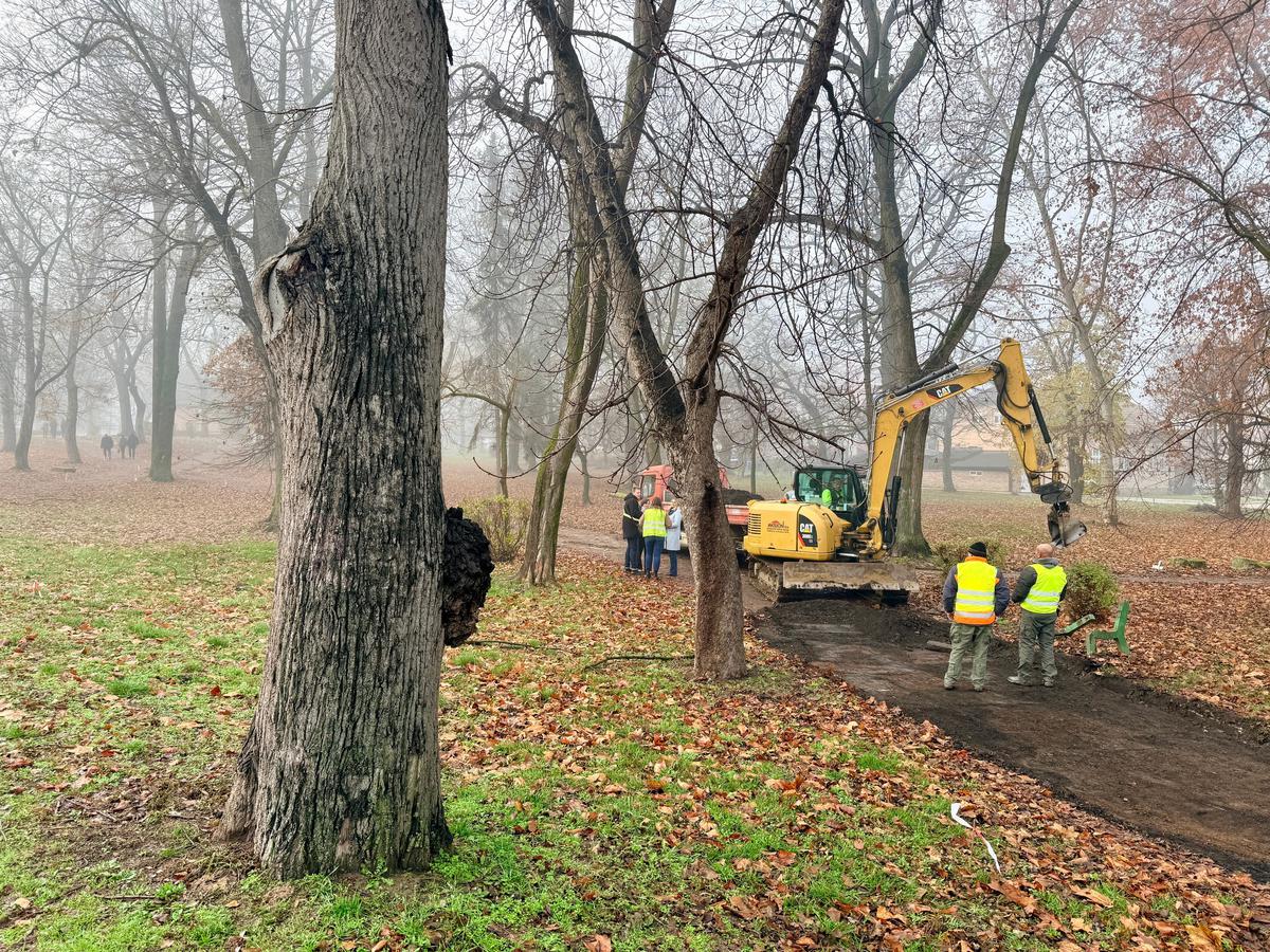 Radove na uređenju parka Lenije obišao je i gradonačelnik Vinkovaca Josip Romić, koji je pri tome naglasio kako se ovaj novi projekt nadovezuje na niz dosadašnjih zelenih ulaganja u gradu