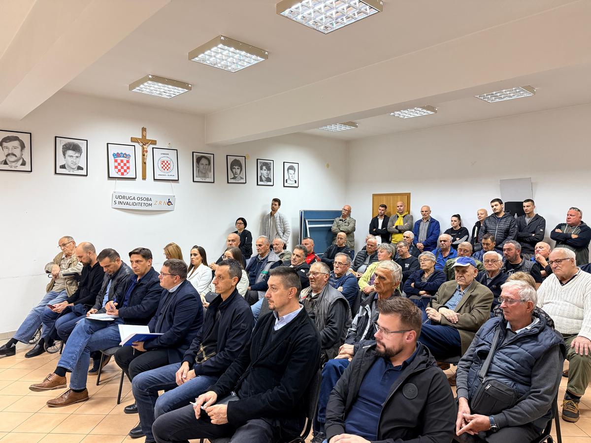 storyeditor/2025-10-26/IMG_9389.JPG PRVE TRIBINE ovogodišnjeg ciklusa održane su za Mjesni odbor Ban Jelačić i Centar, a potom su nastavljene i po ostalim mjesnim odborima