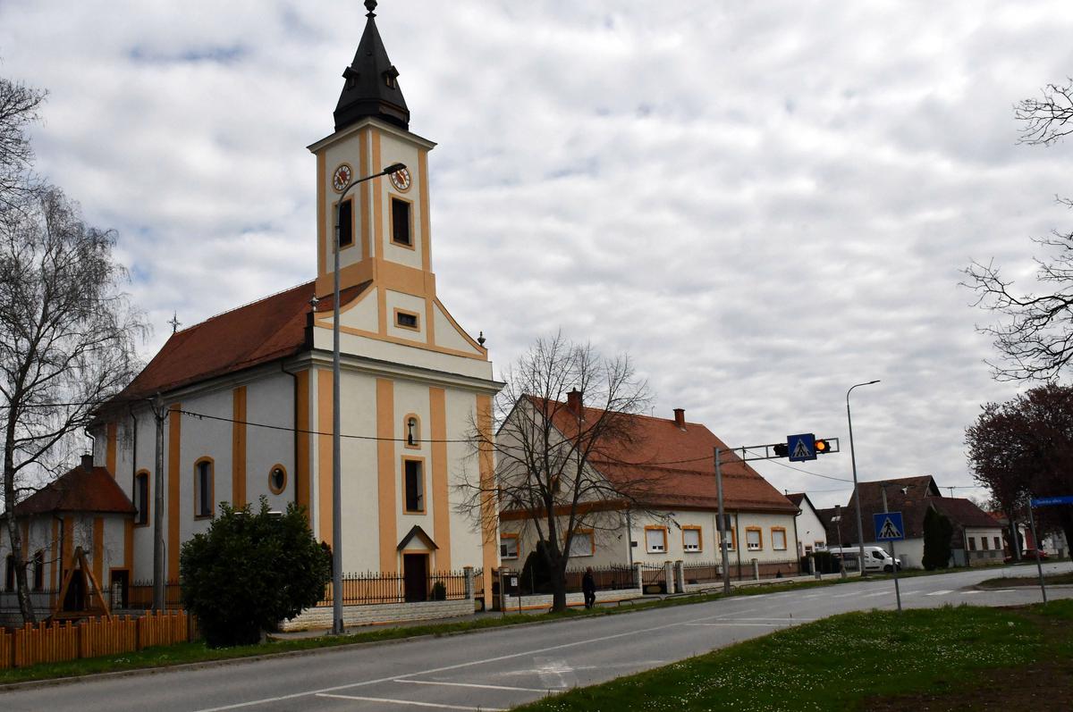 Općina Donji Andrijevci potpisala je s tvrtkom CITO d.o.o. iz Slavonskog Broda ugovor o projektu rekonstrukcije traktorskih puteva u šumske ceste