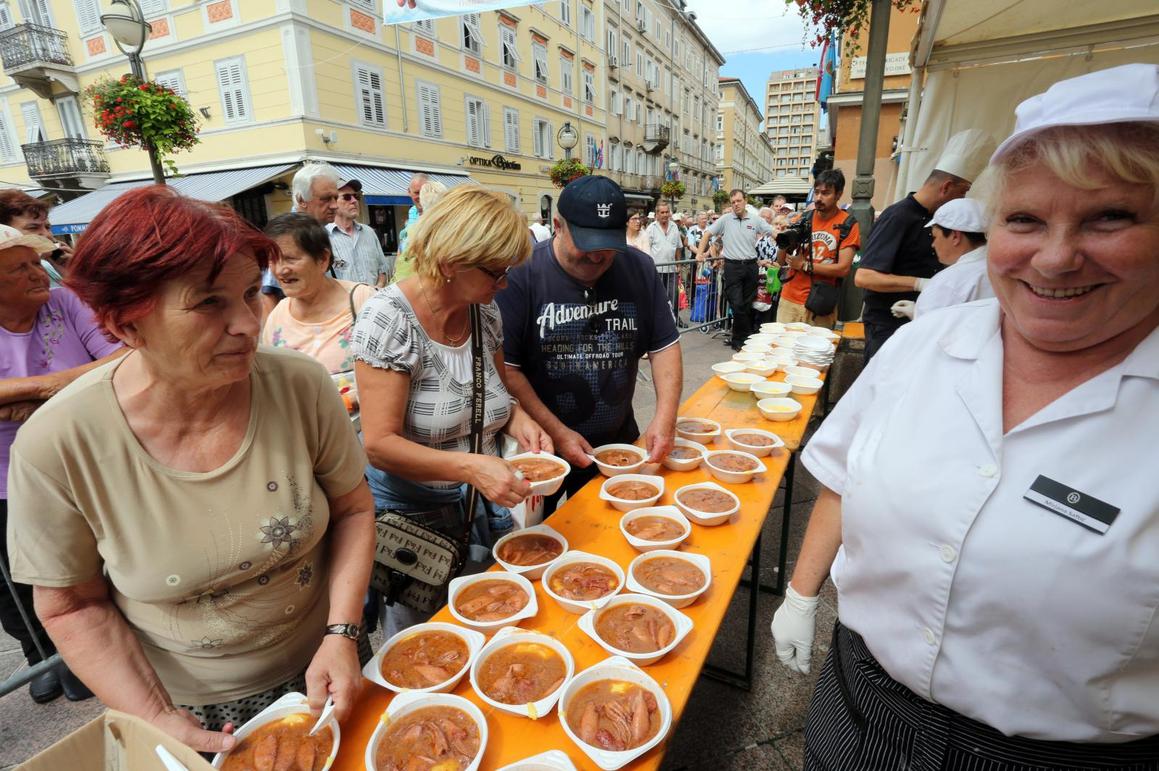 Gastro fešta na Korzu privukla brojne građane