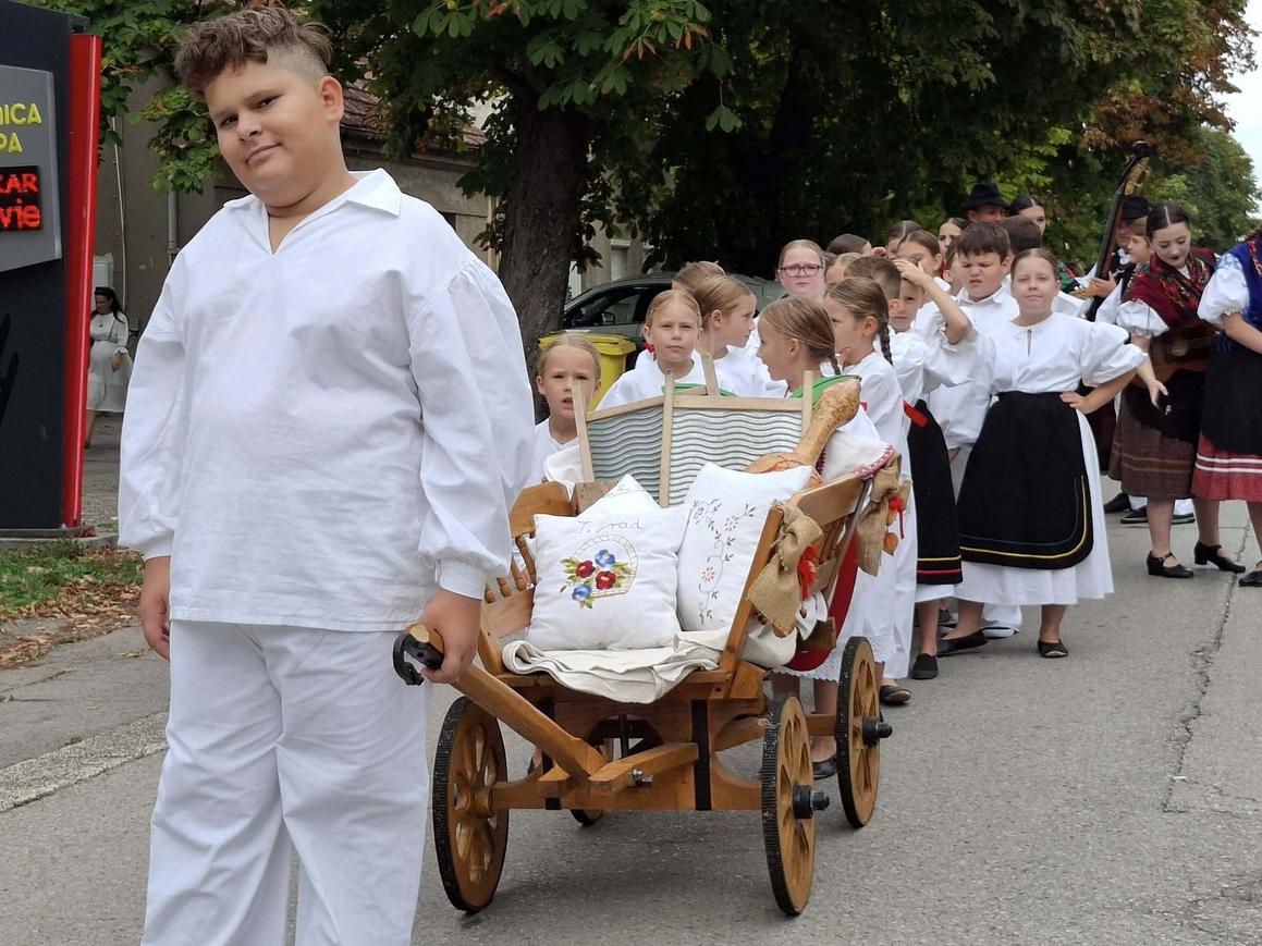 Dječje Vinkovačke Jeseni pokazuju da će se tradicija nastaviti i u budućnosti