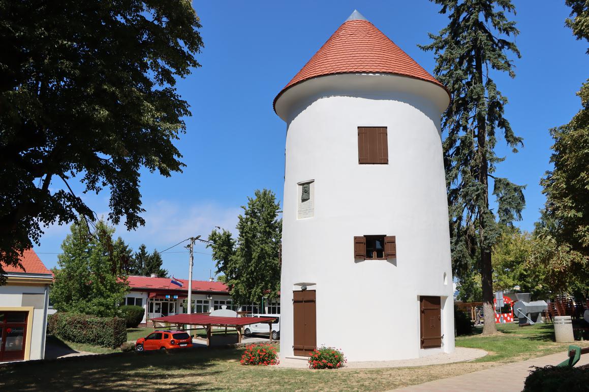 Kula Petra Zrinskog stoti je obnovljeni objekt javne namjene u županiji