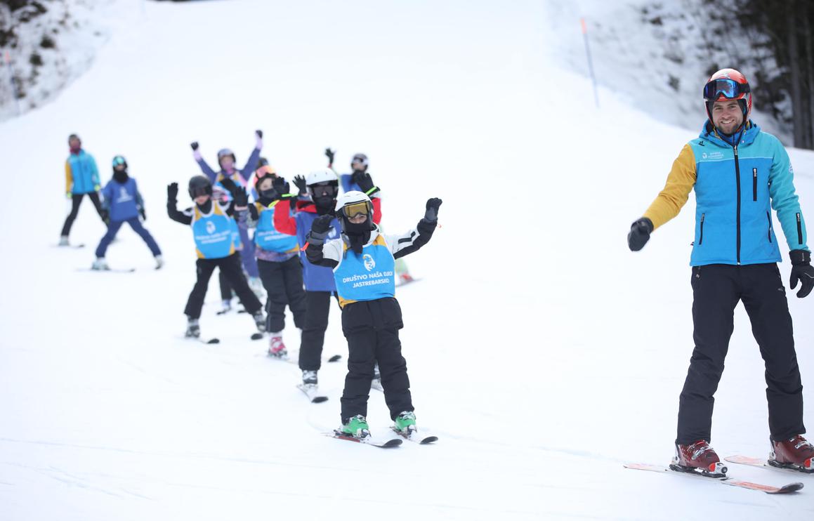 Za učenike na praznicima organiziraju školu klizanja i hokeja, ali i skijanje u Italiji