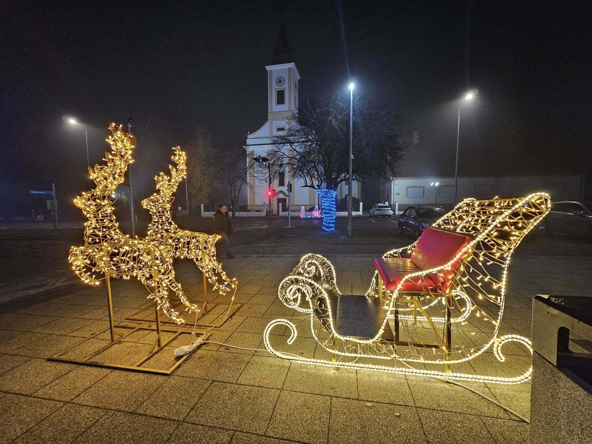 Pravo oduševljenje svojim prvim, k tomu još i blagdanskim nastupom u Donjim Andrijevcima izazvao je popularni tamburaški sastav Gazde