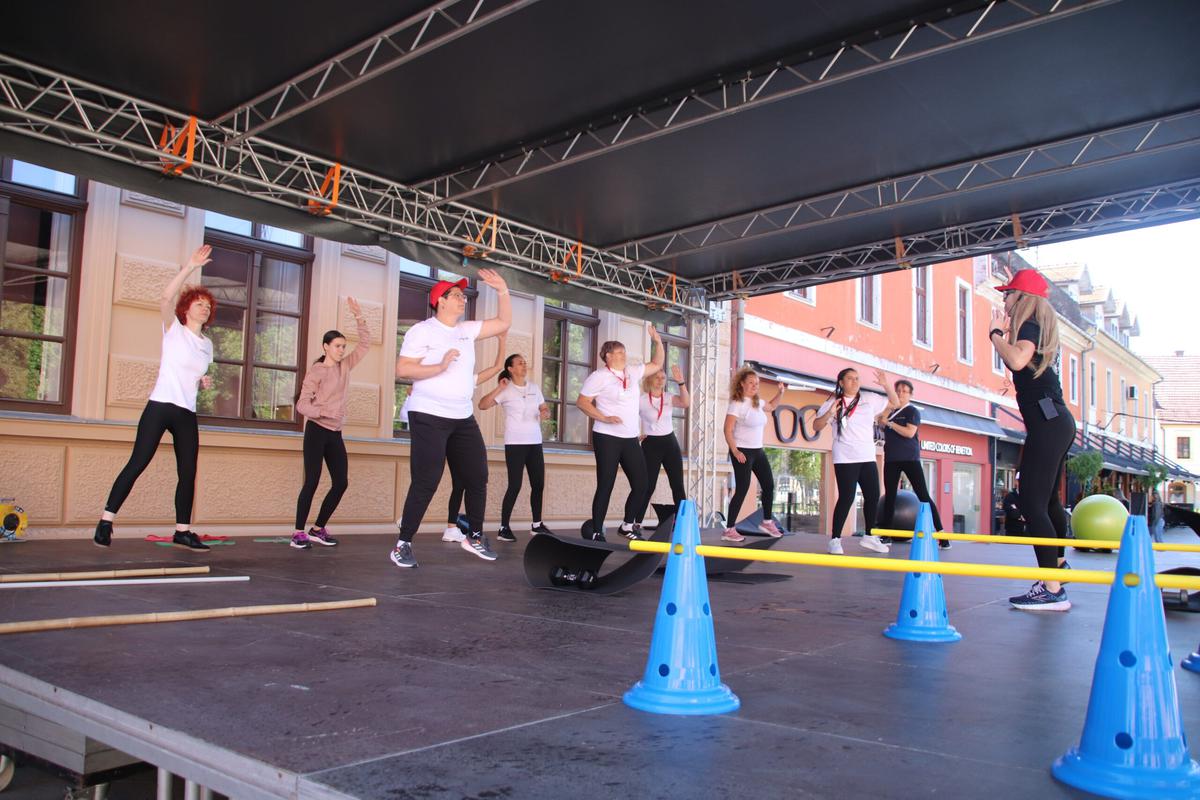 storyeditor/2025-05-25/Zumba_2.jpg Manifestacija je održana s ciljem promoviranja zdravijeg načina života