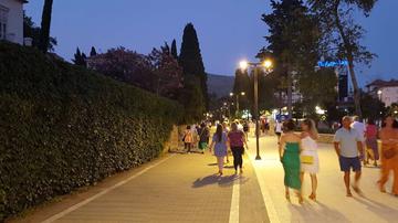 Na dionici dugoj 120 metara postavljeno sedam stupnih mjesta s 14 LED svjetiljki