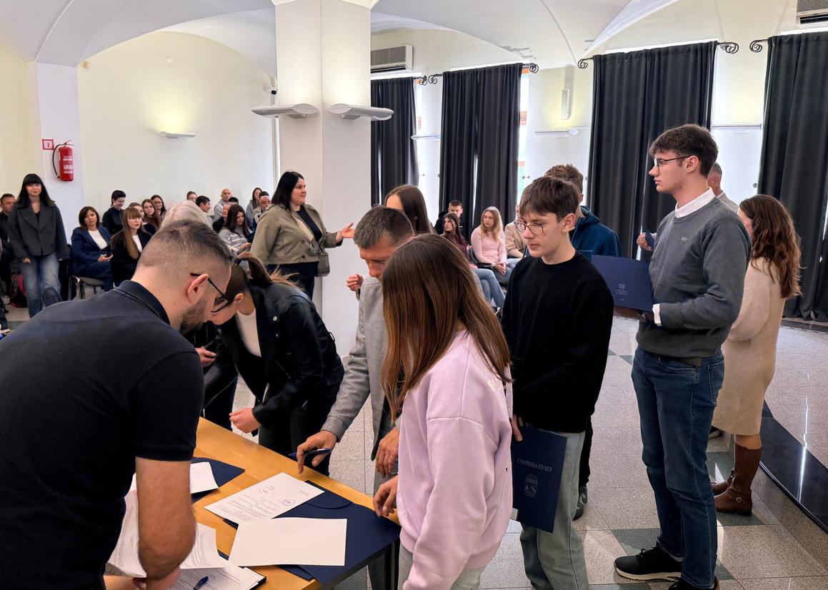 Grad Vinkovci dodijelio63 učeničke stipendije