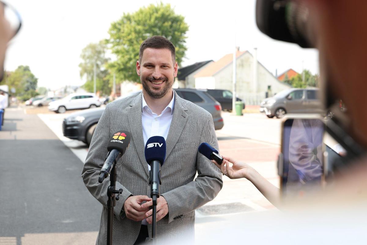 storyeditor/2025-06-15/Parking_3.jpg RADOVI su financirani zajedničkim sredstvima Grada Osijeka i Mjesnog odbora Višnjevac, a slijedi projekt ozelenjivanja, odnosno sadnja stabala, što će ovaj prostor podići na još višu razinu