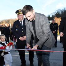 storyeditor/2025-12-12/smz_b_slager_otvorenje_vatrogasnog_doma_u_kostajnickom_selistuPXL_101225_143277593.jpg