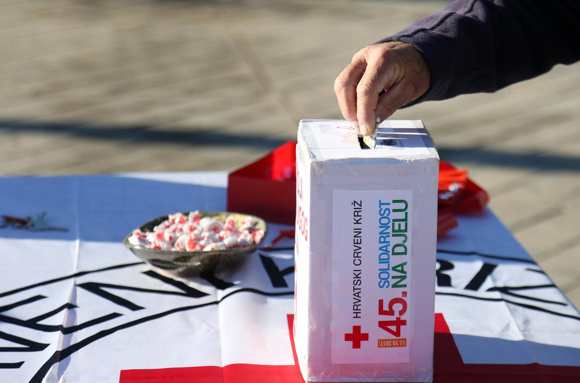 Tradicionalna akcija Crvenog križa za najsiromašnije u Vodicama