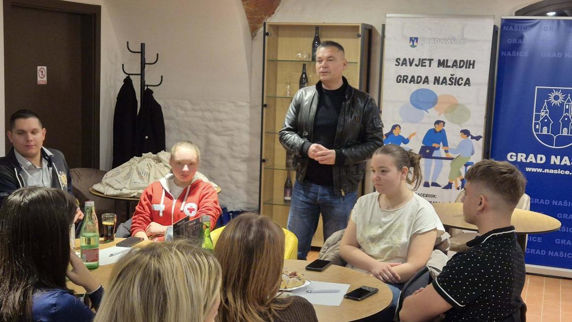 Gradi se vrtić, a gradonačelnik imao razgovor s mladima o izazovima