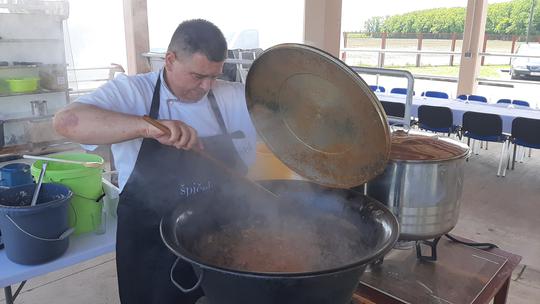 Posjetitelji su mogli uživati u brojnim specijalitetima od crne svinje, a neke od njih pripremio je i poznati hrvatski kuhar Tomislav Špiček