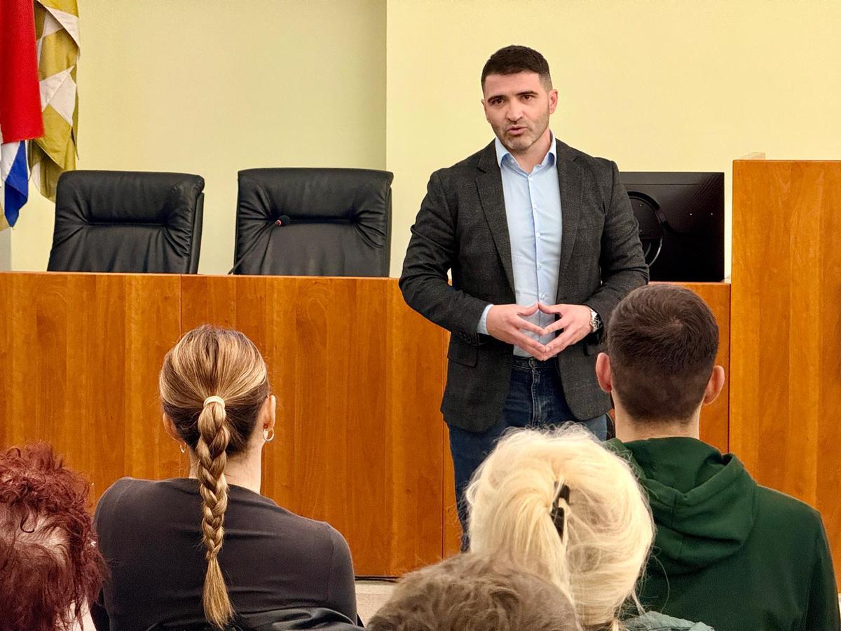 Program mladim obiteljima omogućuje rješavanje stambenog pitanja pod znatno povoljnijim uvjetima, kaže pročelnik Tomislav Ćavar