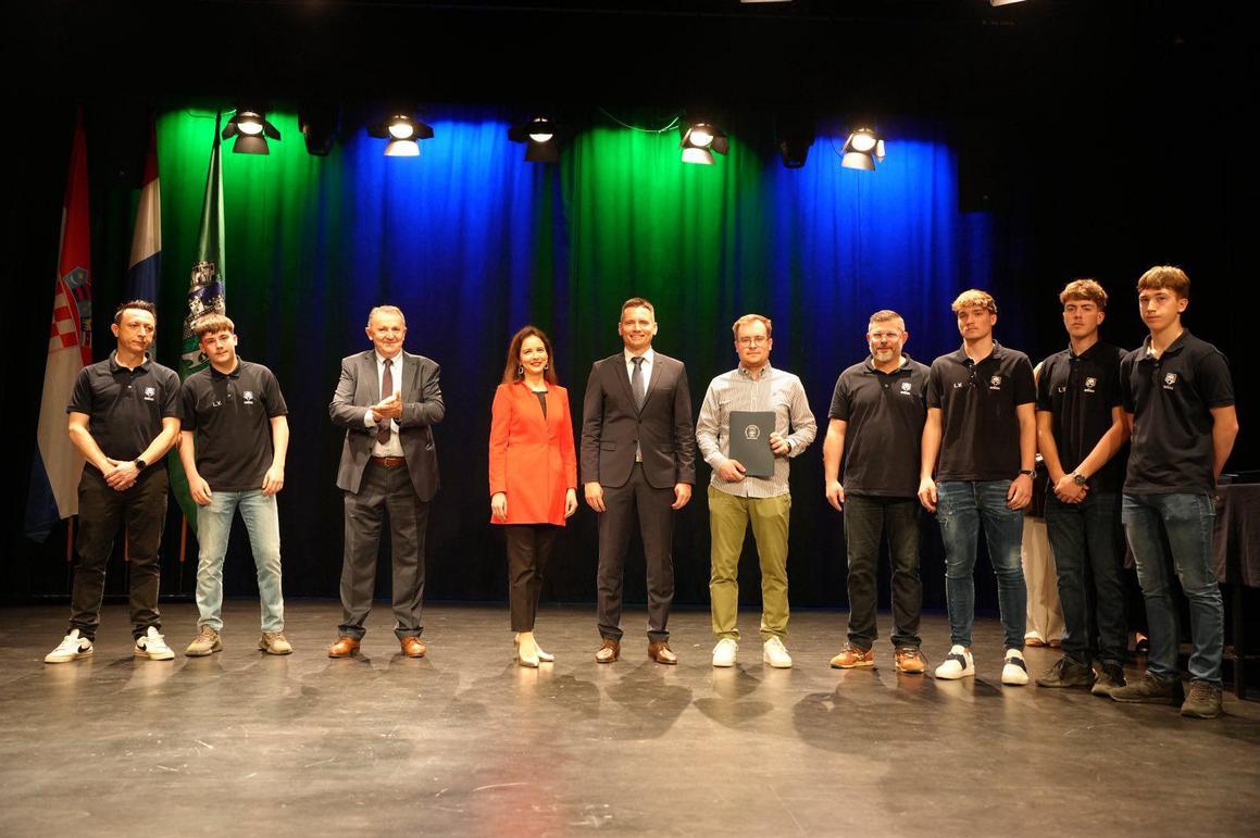 Za klubove, trenere, turnire 1,385 milijuna eura