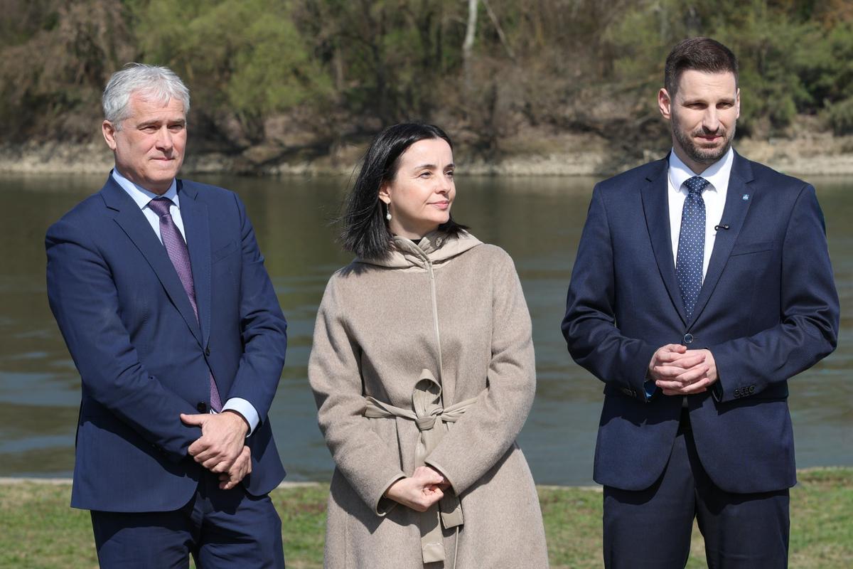 Rekli smo da nema stajanja i sad to potvrđujemo, napomenuo je gradonačelnik Ivan Radić. Otvaranju radova prisustvovali su i ministrica Marija Vučković te šef Hrvatskih voda Zoran Đuroković