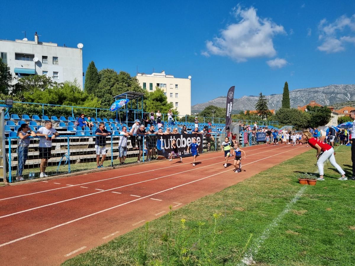 Rekonstrukcija vanjskih igrališta uz sportsku dvoranu podijelit će se na dva dijela