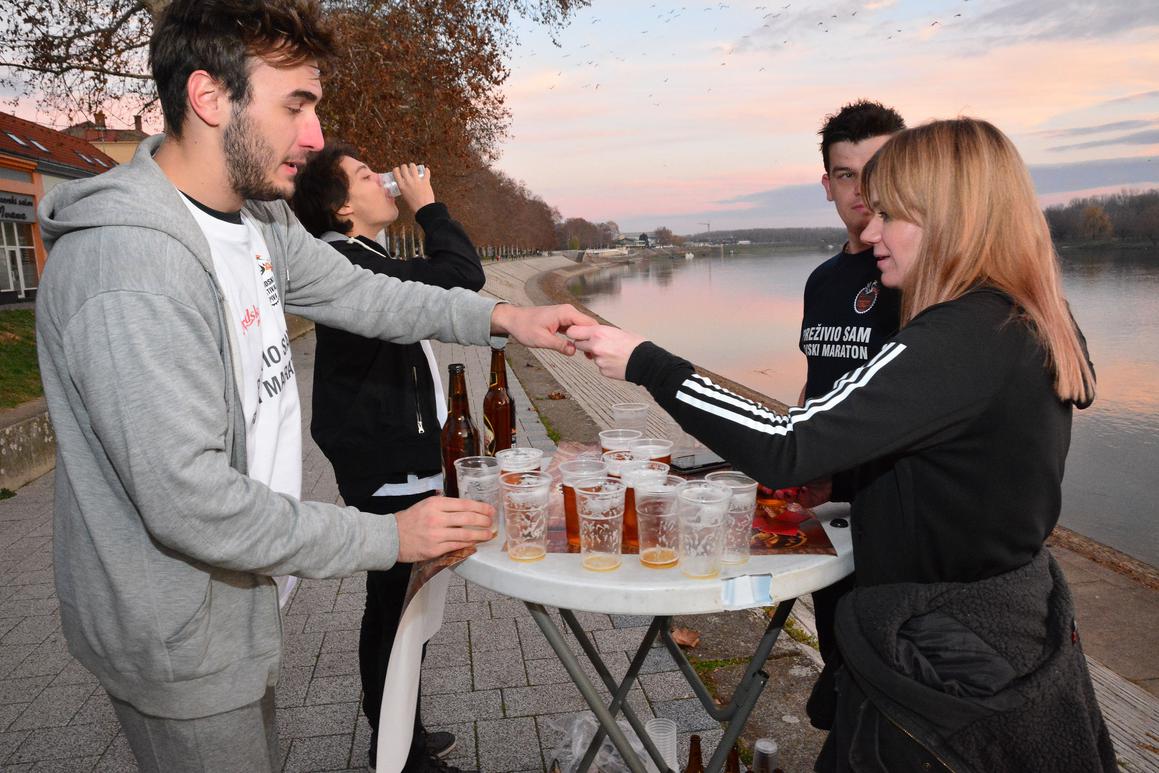Ivan Lazarević najbolji u trčanju i ispijanju piva
