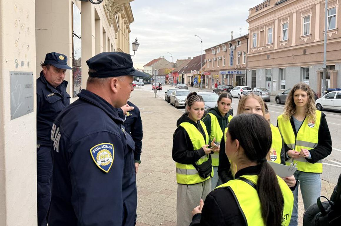 Učenici bilježili kako se ponašaju vozači i pješaci