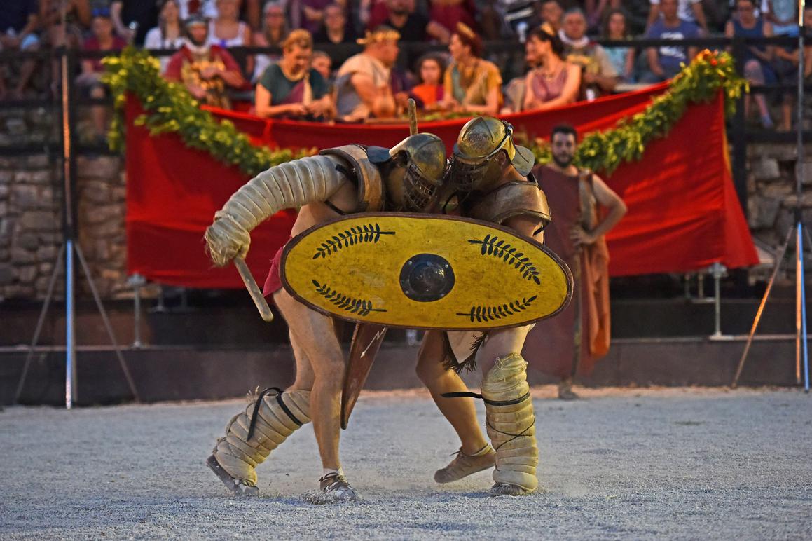 U Areni održana spektakularna borba gladijatora
