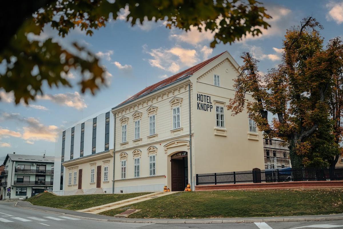 Hotel s četiri zvjezdice otvoren je lani, pokraj njega gradi se Dom za starije, a u realizaciji je i projekt obrazovno-sportskog zdanja na Ukladama