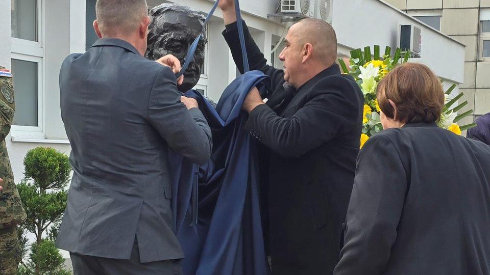 Predstavljanje brončanog poprsja Blage Zadre