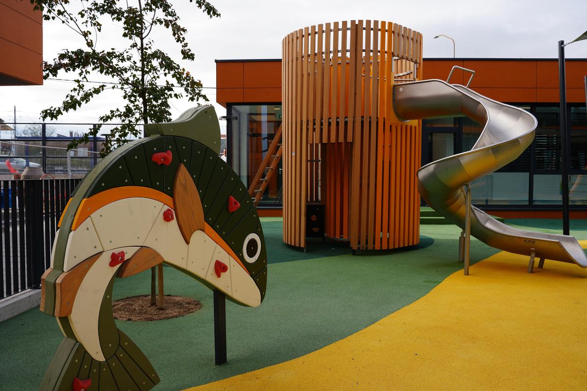 Ulažemo u infrastrukturu, rješavamo dugogodišnje probleme i stvaramo uvjete za stabilan razvoj. Tako ćemo nastaviti raditi, zaključio je gradonačelnik. Proširenjem vrtića Različak i izgradnjom potpuno novog vrtića u Galdovu osigurano je dodatnih 200 mjesta za mališane