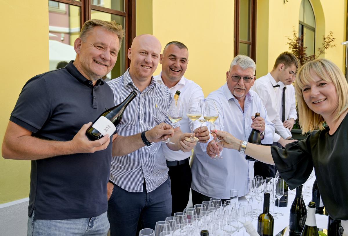 storyeditor/2025-06-28/decanter_vina_vz_zupanija_2025_1.jpg KVALITETA Vinarija Kopjar osvojila je pet, a Vinarija Košćak šest medalja