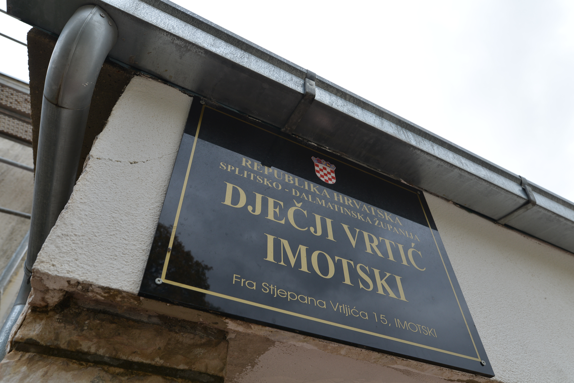 Za 350 tisuća kuna obnavlja se fasada imotskog dječjeg vrtića, učenici u Blajuburškoj ulici dobili minikolodvor