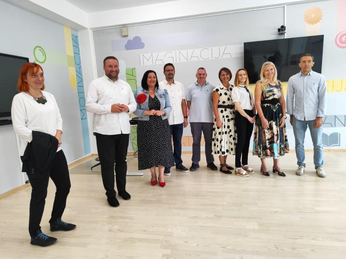 Školsko zvono zazvonilo za 2708 školaraca, među njima 321 prvašić